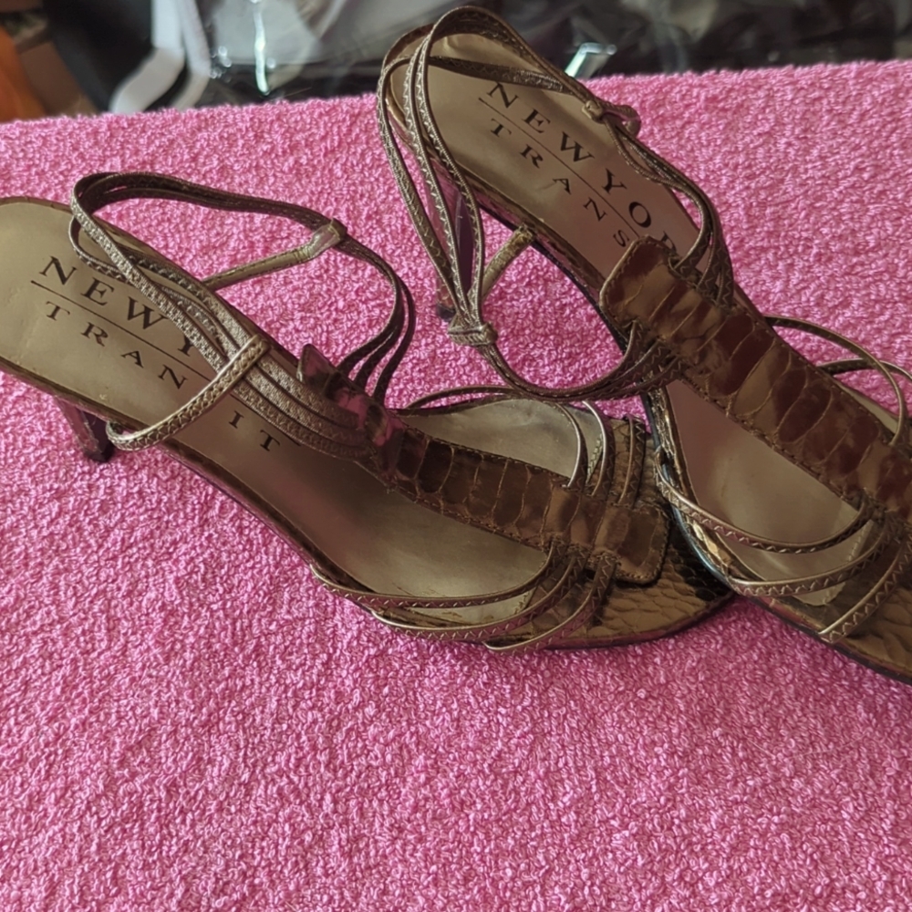 Never Worn New York Transit heeled sandal Size 6.5M